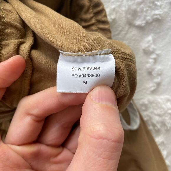 Vuori Ponto Performance Men's Shorts Size Medium 7" Khaki Tan Workout Athleisure - Picture 3 of 3